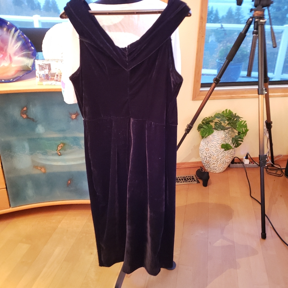 Saks Off 5th Off-shoulder black velvet dress size medium 8-10